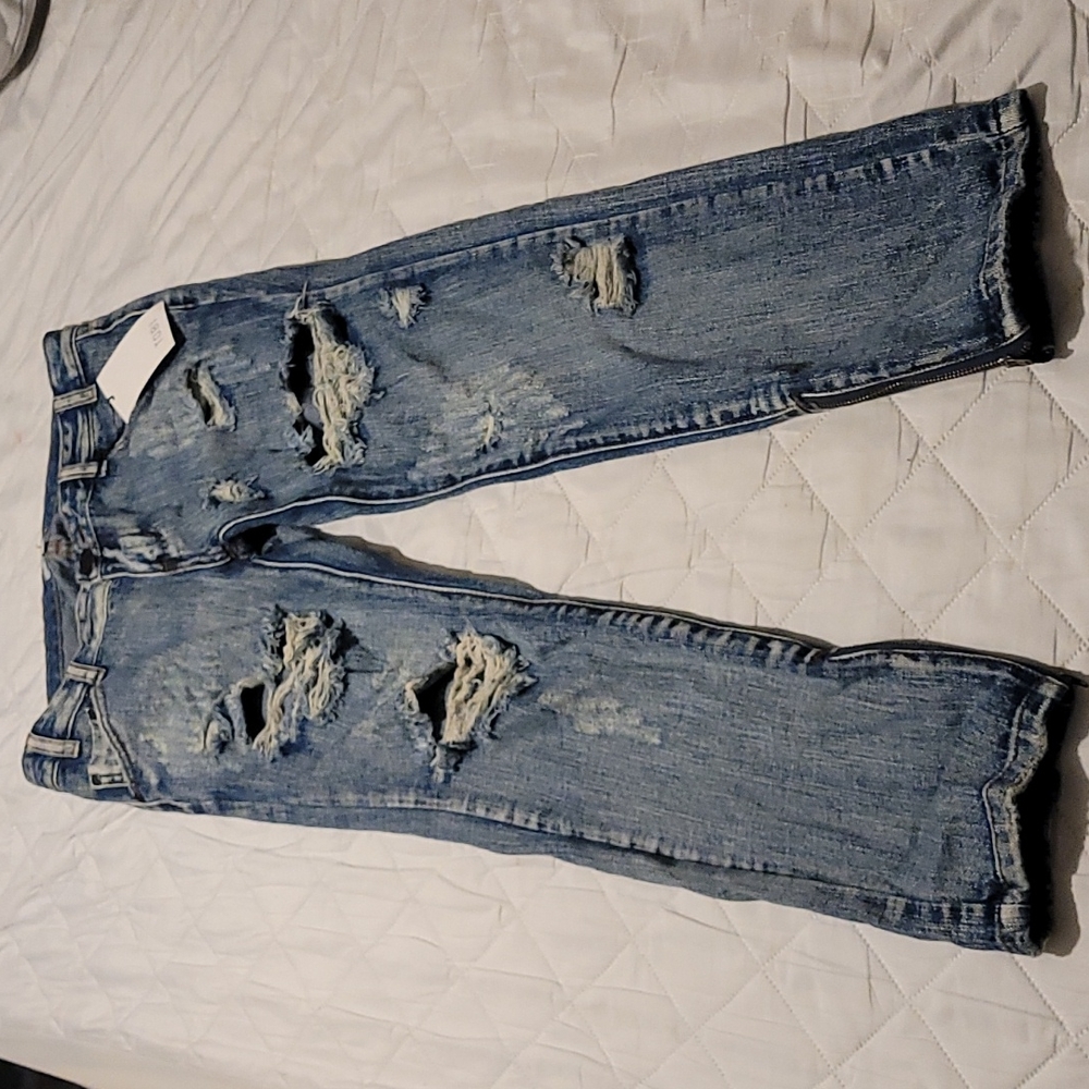 NWT Size 26 super distressed cropped jeans w/zipper ankle